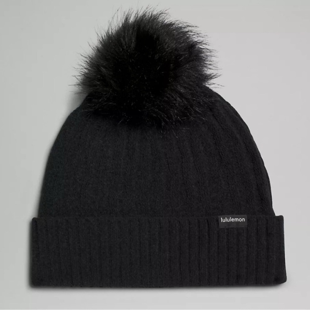 Lululemon Cable Knit Pom Beanie Hat Winter Hat Black NWT